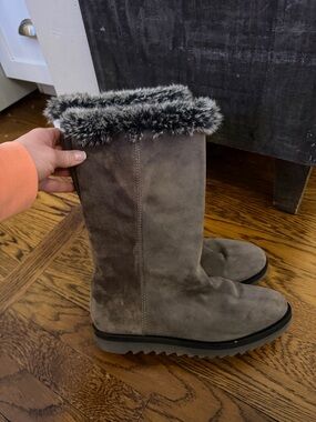 Aquatalia suede boots size 8